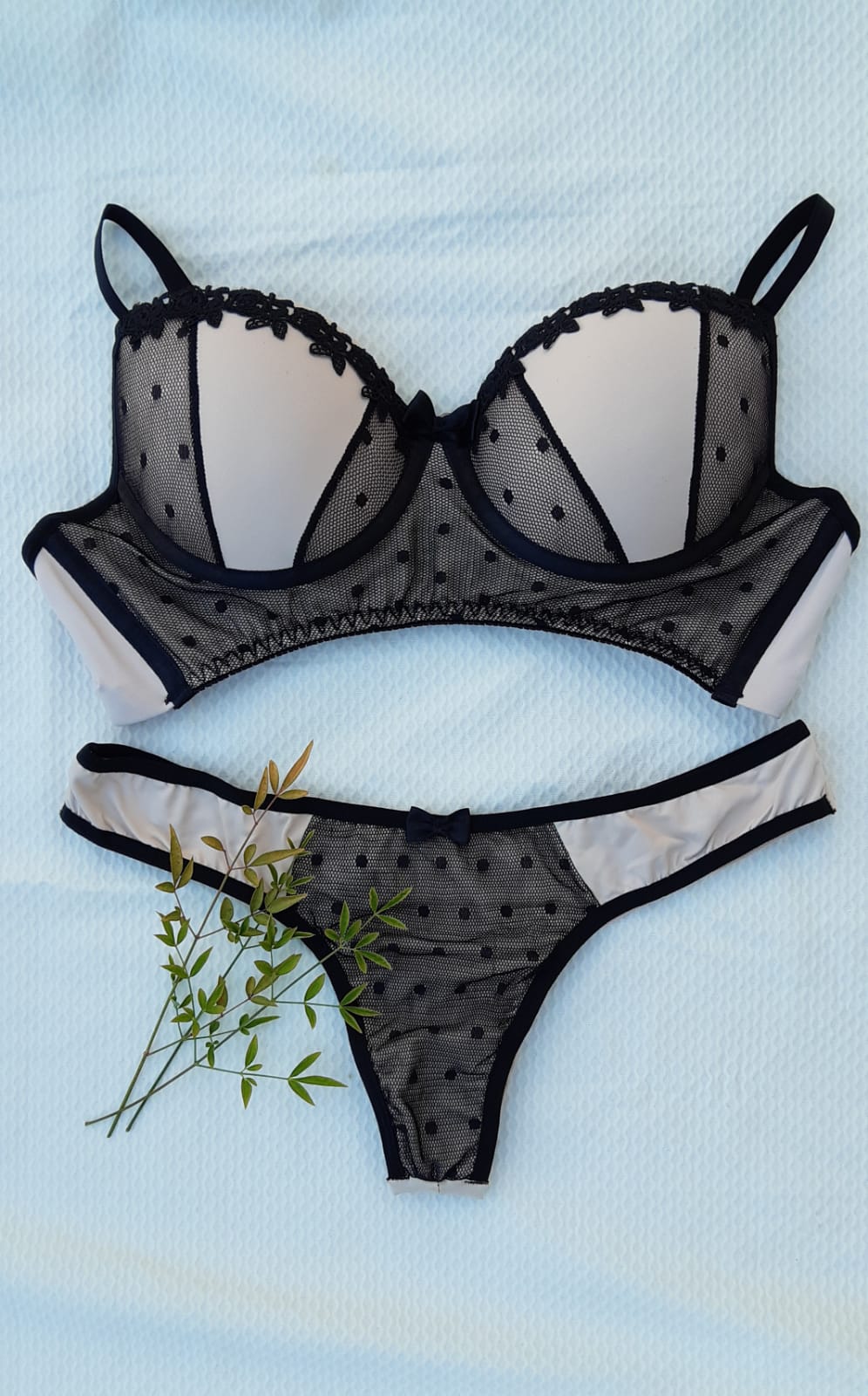 Conjunto Lingerie em POÁ preto com nude